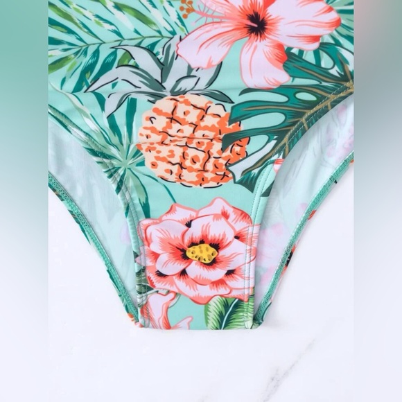 Swimsuit - Picture 7 of 12